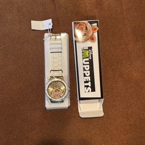 Muppets Watch - Miss Piggy